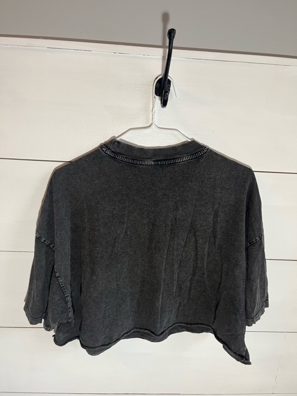 Divided Orca Graphic Crop Tee - Picture 4 of 4